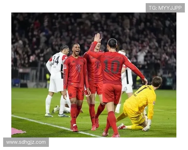 足球明星卡通形象踢门瞬间展现精彩瞬间的创意艺术作品