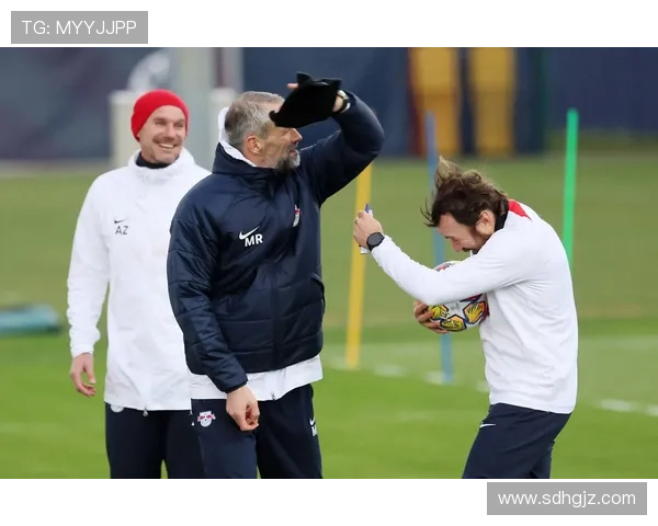 足球明星回归乌克兰故乡感人视频引发球迷热议与共鸣